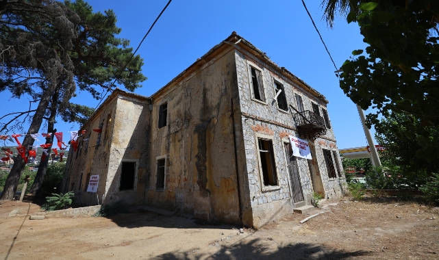 Atatürk'ün Efes Selçuk'a gelişi yapay zekâ ile canlandırıldı