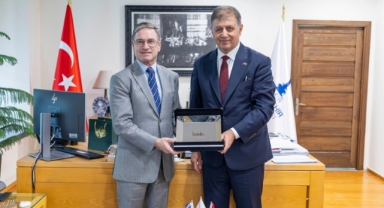 Avustralya Başkonsolosu’ndan Başkan Tugay’a ziyaret