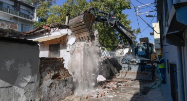 Ballıkuyu dönüşüm bölgesindeki metruk yapılar yıkılıyor