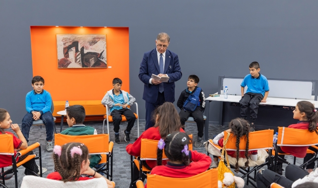 Başkan Tugay okudu, Kadifekaleli çocuklar dinledi
