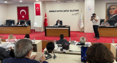 Bayraklı Meclisinden ruhsata aykırı inşaat için 'komisyonlara iade' kararı!