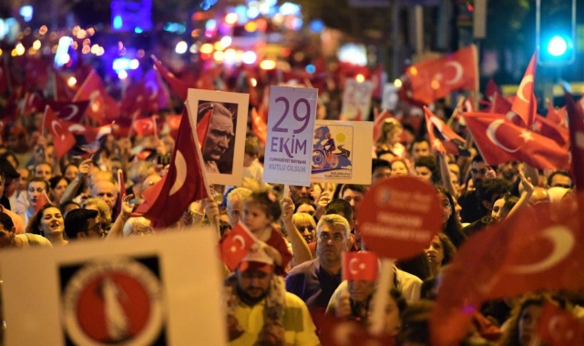 Bornova’da Cumhuriyet Bayramı’na coşkulu kutlama