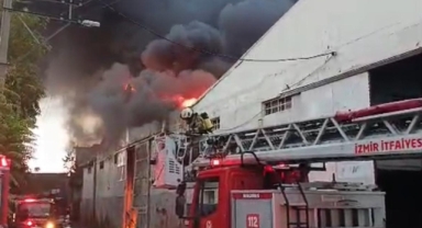 Bornova'daki depoda yangın paniği!