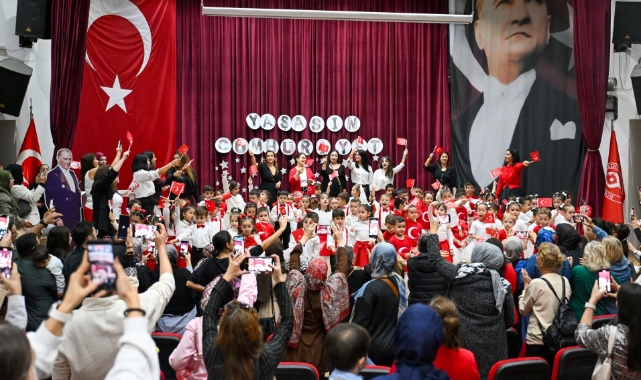 Bornovalı miniklerden Cumhuriyet coşkusu