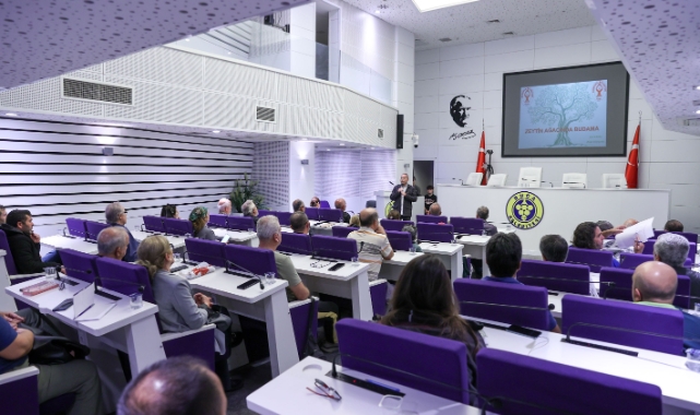 Buca Belediyesi’nden zeytin budama eğitimi