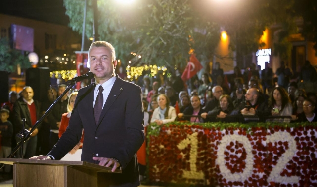 Buca’da 102. yıla yakışır kutlama