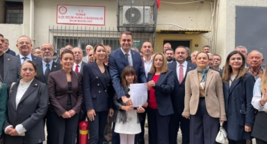 CHP İzmir’de yeni yönetim Mazbatalarını aldı