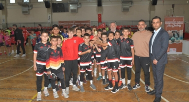 Çiğli’de Cumhuriyet Coşkusu Futsal Sahasında zirveye taşındı