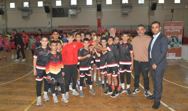 Çiğli’de Cumhuriyet Coşkusu Futsal Sahasında zirveye taşındı