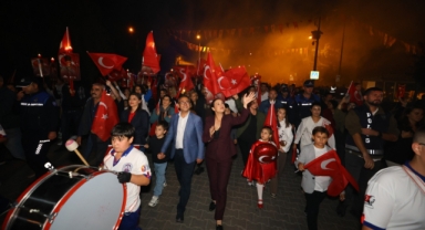 Efes Selçuk’ta 29 Ekim gururu: Cumhuriyet coşkusu meydanlara taştı