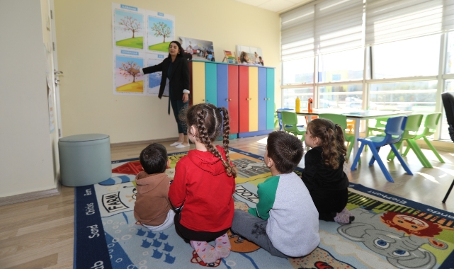 Efes Selçuk’ta tarım işçisi kadınların çocukları Deppo Efes Masal Evi’ne emanet