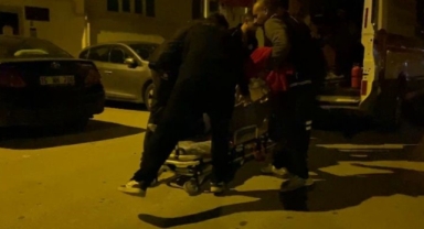 Evlerindeki asma tavan üzerlerine çöktü, deprem oluyor sandılar :1 yaralı