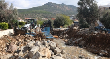 Foça’da yaralar sarılıyor