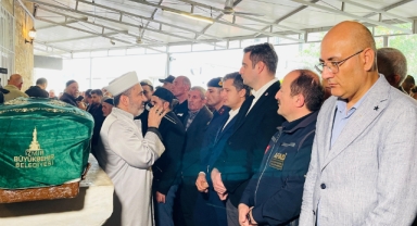 Foça'daki selde hayatını kaybeden yaşlı adam toprağa verildi