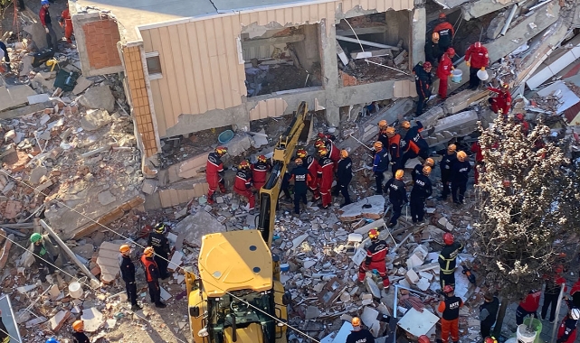 Gebze’de çöken binada enkaz altında kalan aile fertlerinin kimlikleri belli oldu