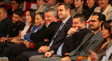 Güzelbahçe’de kahkaha dolu gece