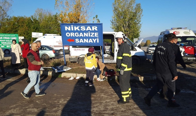 İki işçi servisi çarpıştı: 10 yaralı