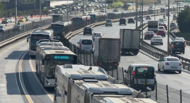 İstanbul’da iki metrobüs çarpıştı: 1 yaralı