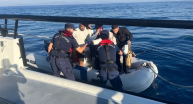 İzmir açıklarında 44 düzensiz göçmen yakalandı