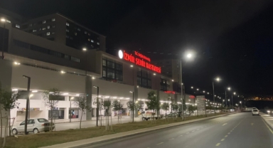 İzmir Bayraklı'da husumetli iki grup arasında silahlı kavga!