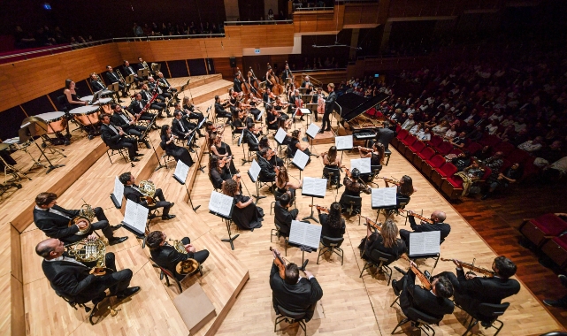 İzmir Oda Orkestrası yeni sezona kapalı gişe başladı