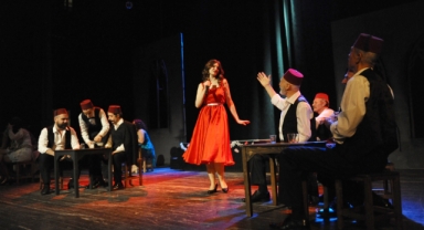 Karşıyaka Belediye Tiyatrosu 4 Ekim’de perde açıyor