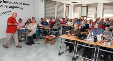 Karşıyaka’nın 3. Yaş Üniversitesi’nde ders zili çaldı!