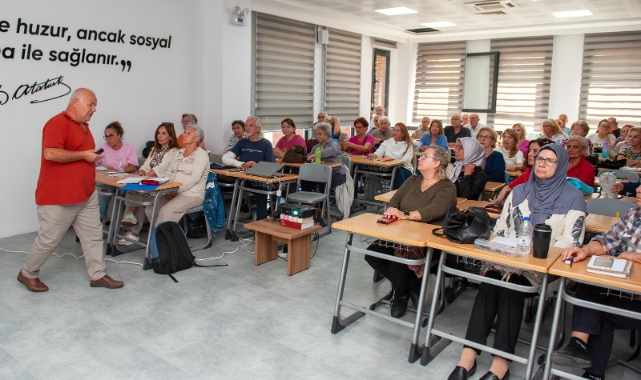 Karşıyaka’nın 3. Yaş Üniversitesi’nde ders zili çaldı!