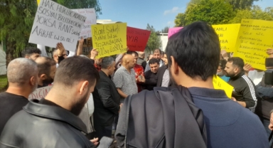 Karşıyaka pazarcılar sokağa indi… ‘Şarlatan ekibe peşkeş çektirtmem’