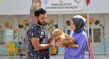 Konak, can dostlarının yanında 