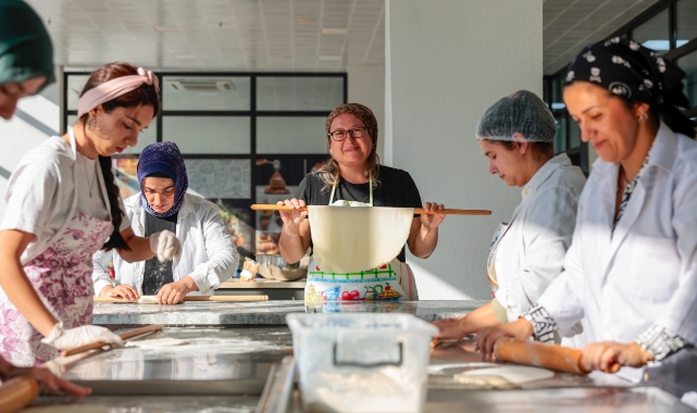 Konak’ın Hamur Ürünleri Yapımı Kursu mezunlarını verdi