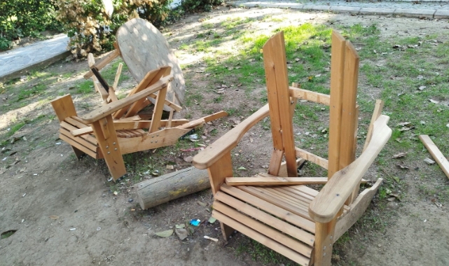 Konak'taki o park vandalların hedefinde!