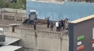 Korkunç anlar... Ailesini rehin alıp bıçak çekti!