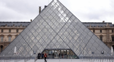 Louvre soygununda 2 şüpheli gözaltına alındı