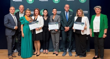 Menderes’e Fransa’da büyük onur