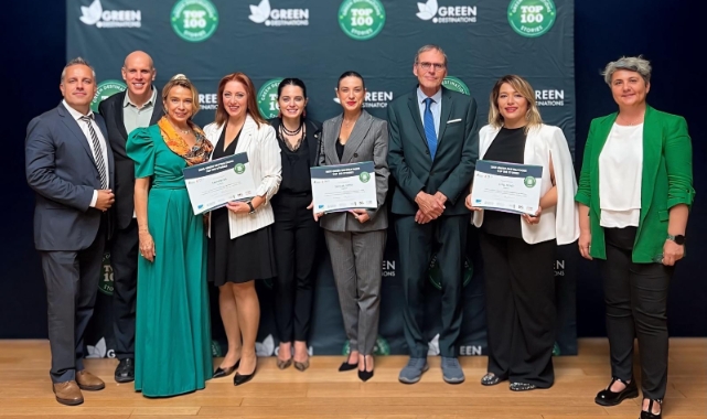 Menderes’e Fransa’da büyük onur