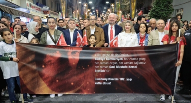 Menemen'de binler, Cumhuriyet sevgisiyle yürüdü