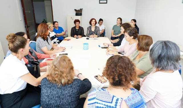 Narlıdere'de kadınlar haklarını öğreniyor