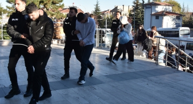 Öğretmen olacaktı, çete lideri oldu!