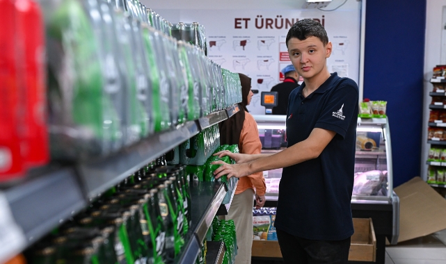 Otizmli gençler İZMAR’da iş başı yaptı