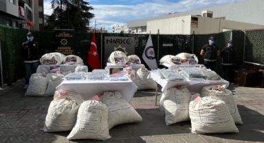 Rekor yakalama... Uyuşturucuları not kağıdına emdirmişler!