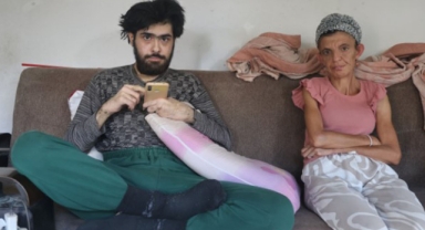 Telefon bağımlısı genç 3 yıldır evden dışarı çıkmadı!