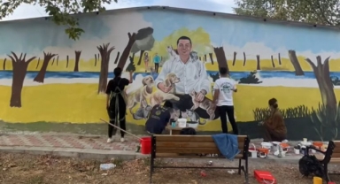 Torbalı’da hizmet yok ama… Başkan resmini duvara çizdirdi!