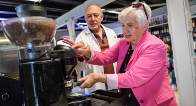 Torunlara kahve sözü: İleri yaş baristalar iş başında!