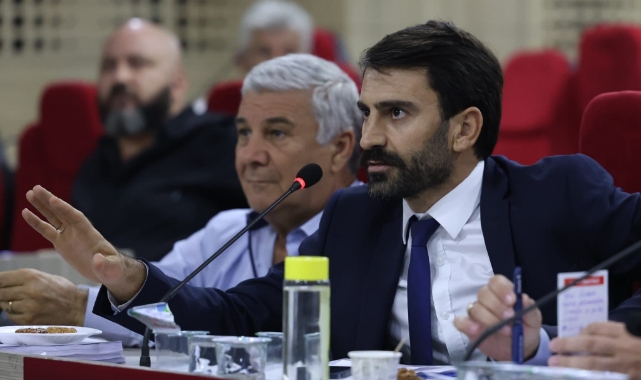 AK Partili Kişili’den Başkan Tugay’a: Şekil belediyeciliğini bırak!