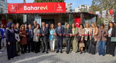 Bayraklı’nın yeni sosyal yaşam alanı: “Bahar Evi” açıldı