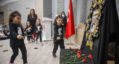 Bornova’da minik yüreklerden Atatürk’e duygusal anma