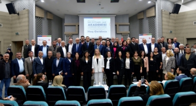 Bornova’da Muhtarlar Akademisi başladı