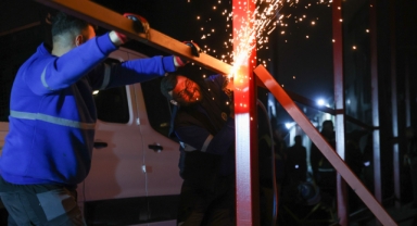 Buca Belediyesi'nden Hazine Arazisinde Kaçak Yapıya Gece Operasyonu