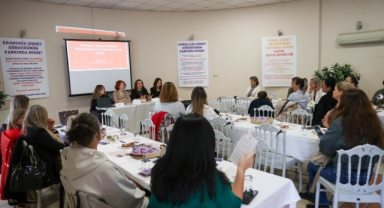 Buca’da Türk dizilerinde romantize edilen şiddet tartışıldı